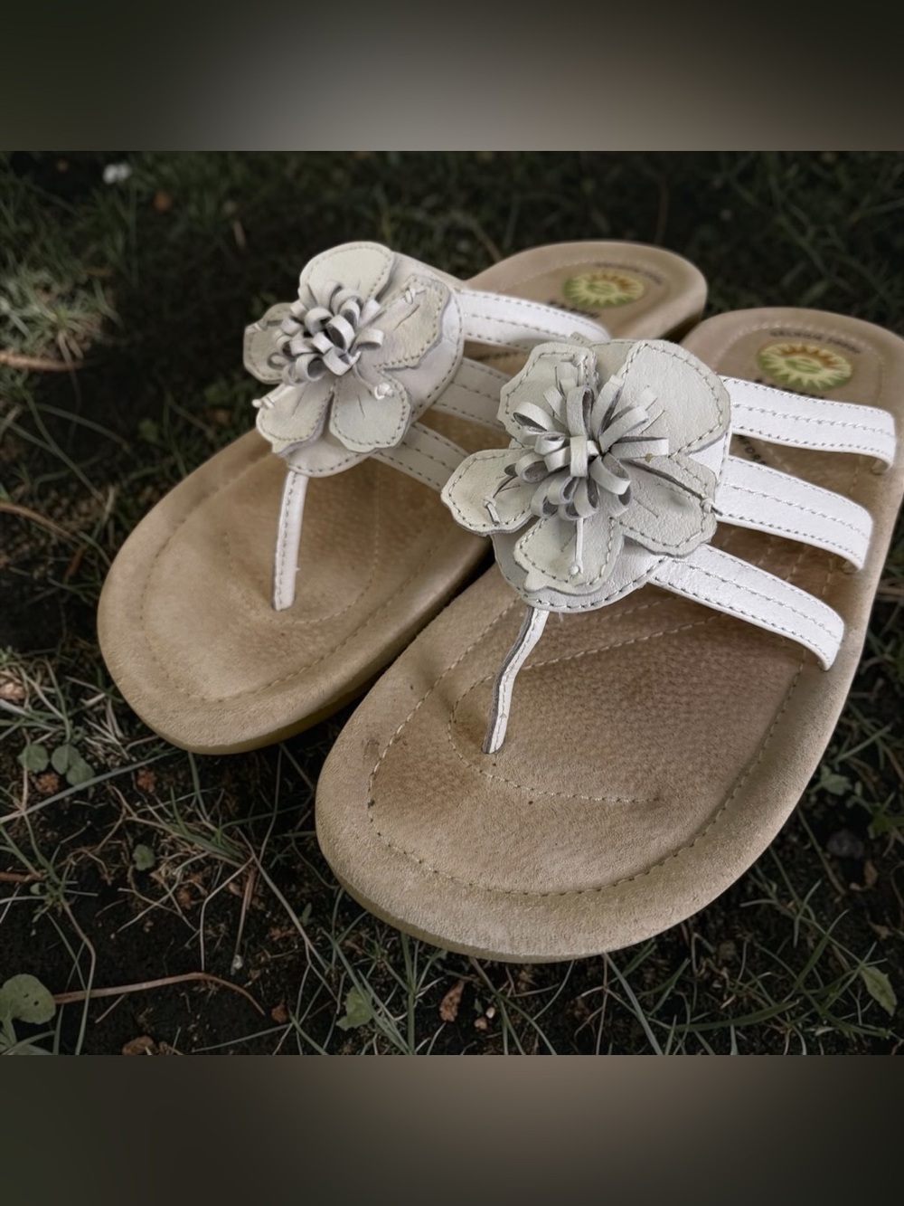 Earth Women's White Floral Thong Sandals